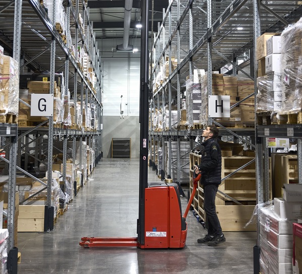 Les vins stockés dans l’entrepôt Carrière Distribution